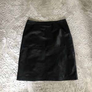 Jaclyn Smith Black 100% leather size Lg mini skirt